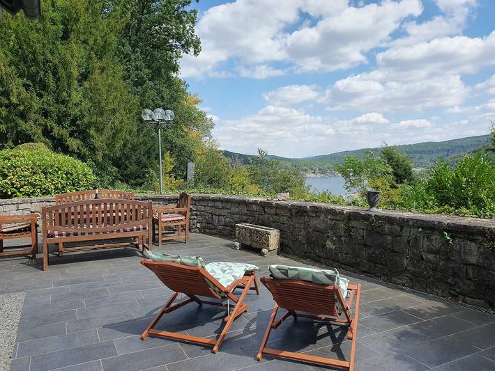 Ferienhaus für 7 Personen, mit Terrasse und Garten sowie Seeblick und Ausblick in Simmerath