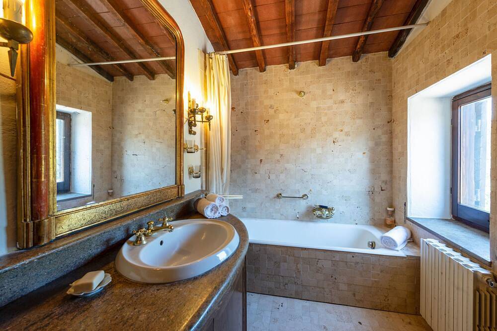 Private, 50-acre estate in Tiber Valley. Fully gated. in Magliano Sabina, Rieti Provinz