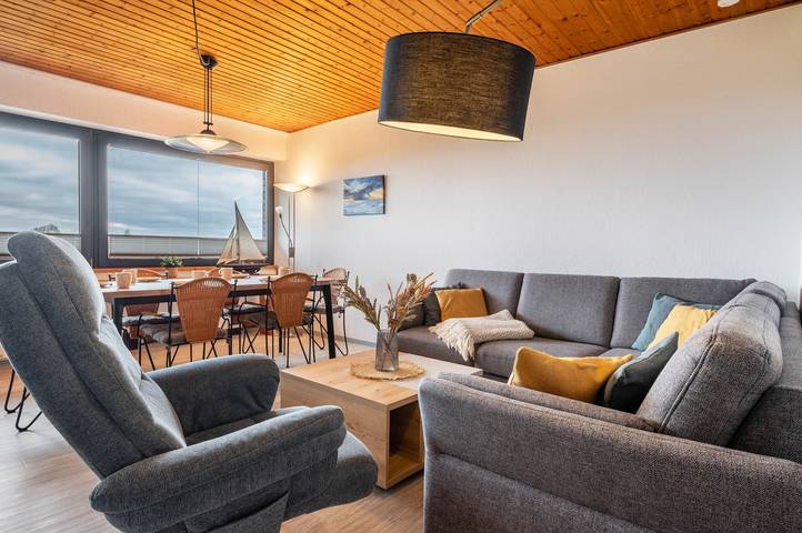 Ferienwohnung für 6 Personen, mit Balkon und Seeblick in Schillig