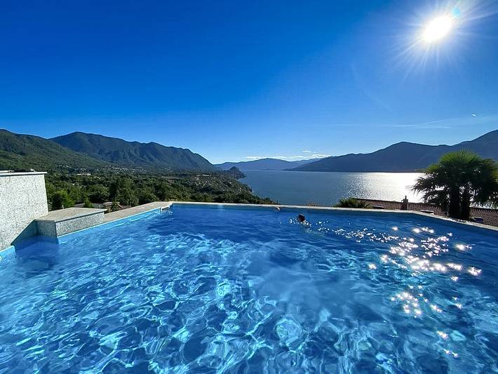 Ferienwohnung für 4 Personen, mit Balkon und Pool sowie Seeblick in Norditalien