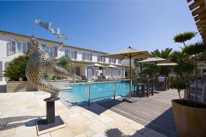 Hôtel pour 2 personnes, avec jacuzzi ainsi que jardin et piscine