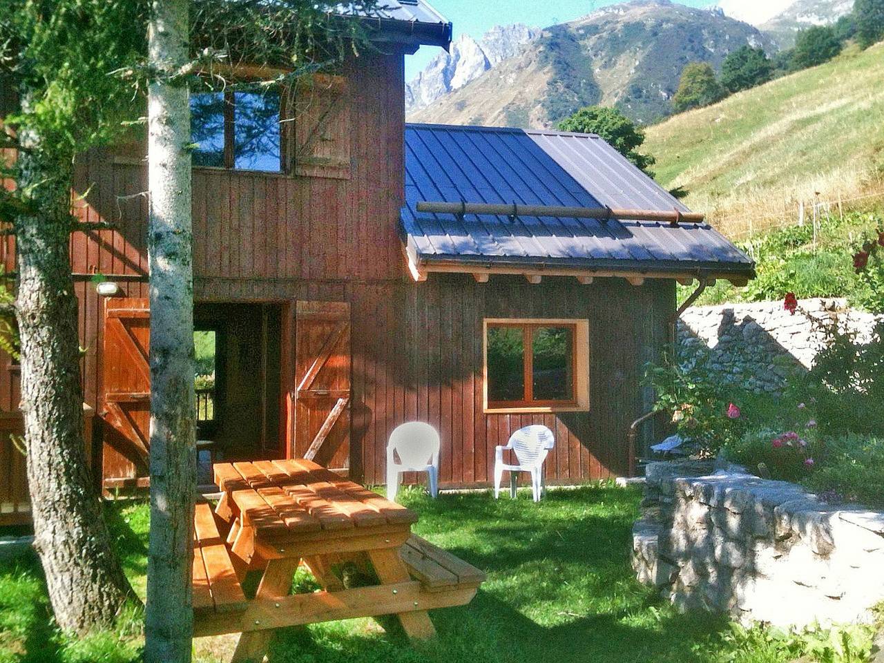 Charming apartment with balcony & fireplace, pet friendly! in La Léchère, Le Grand Domaine