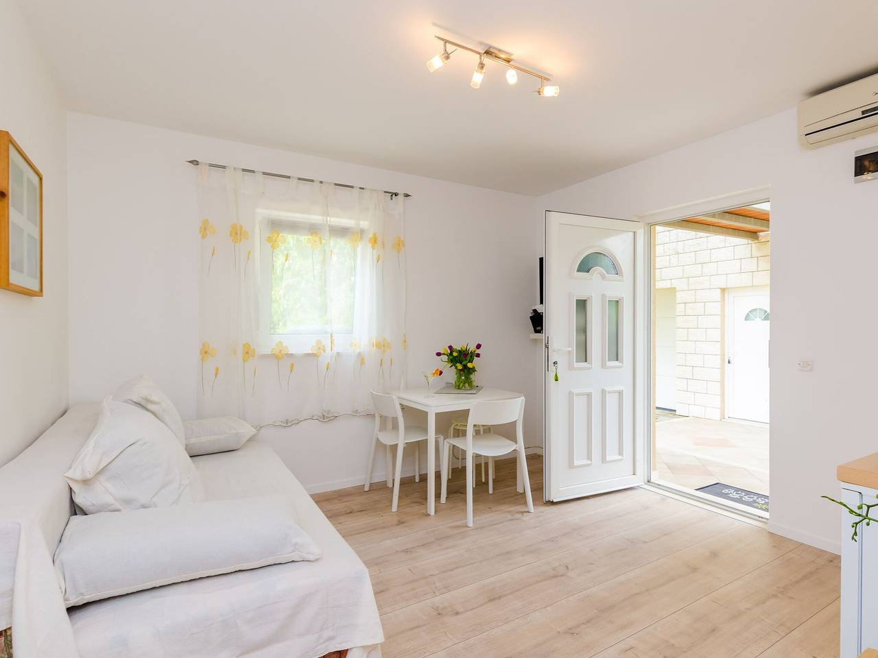 Ganze Wohnung, Color Apartments - One Bedroom Apartment with Terrace and Partial Sea View (Blue) in Mlini, Dubrovnik-Neretva
