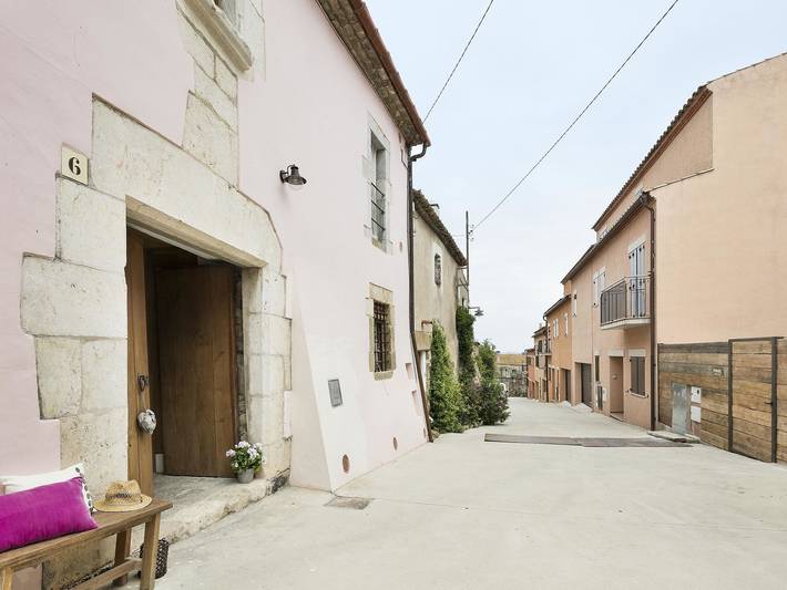 Casa rural para 11 personas, con Balcón/Terraza además de Terraza y Piscina en San Jordi Desvalls - 4