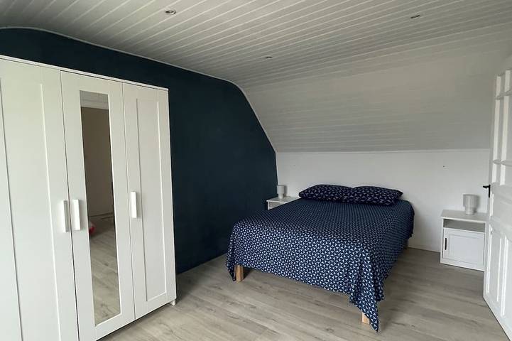 Penty breton.  Direct access to cycle paths, close to the beaches and port of Kerity in Penmarc'h, Côte de Cornouaille