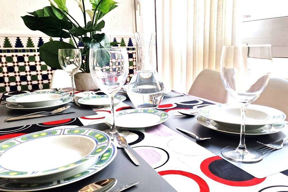 Entire apartment, Calahonda Beach Apartment in Urbanización La Perla de Andalucía, Calahonda