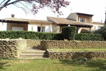 Gîte pour 6 personnes, avec balcon et jardin à Sorgues