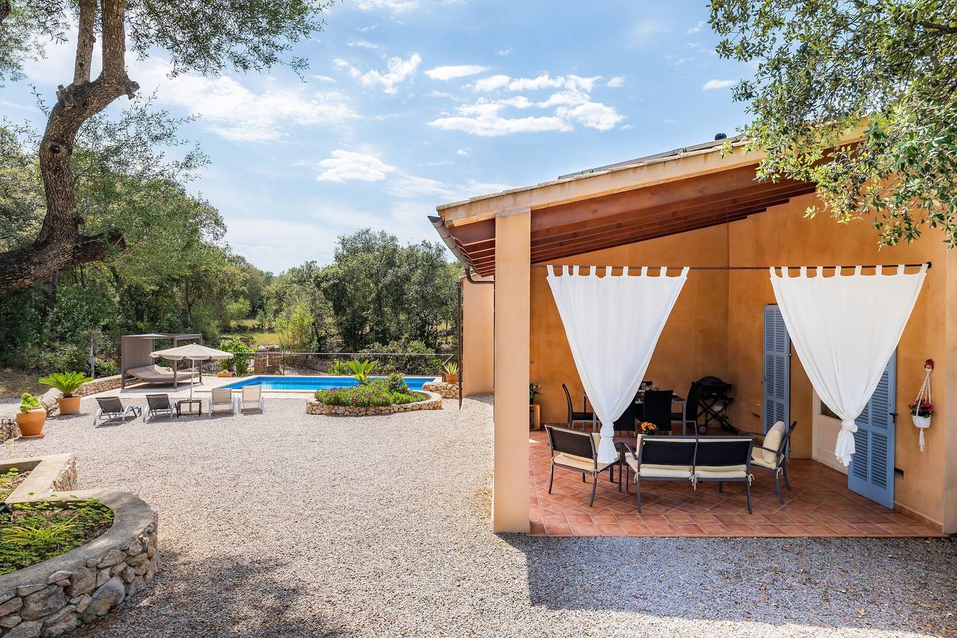 Casa de campo Na Creu Vella con vistas a la montaña, piscina, Wi-Fi, A/C, terrazas y jardín in Artà, Mallorca Este