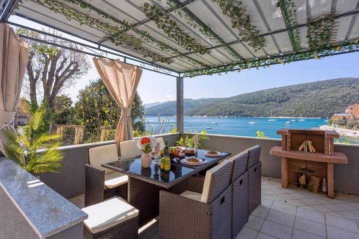 Maison d’hôte pour 5 personnes, avec terrasse et jacuzzi à Rabac