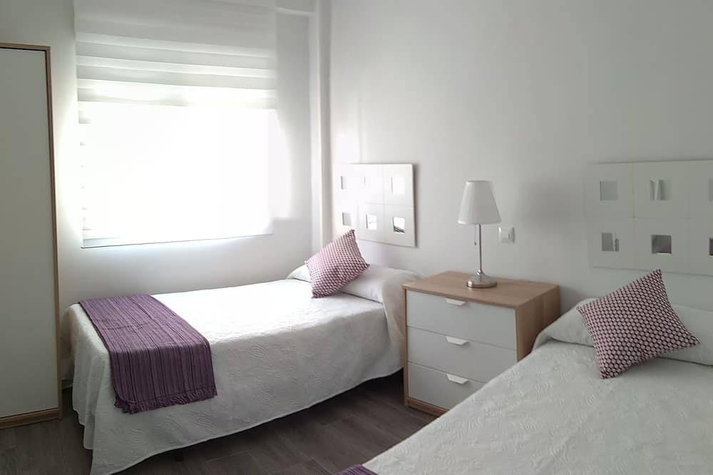 Casa Para 9 Personas, Wifi, Aire Acondicionado. Estupendo Para Grupos. in San Juan de Alicante, Costa Blanca