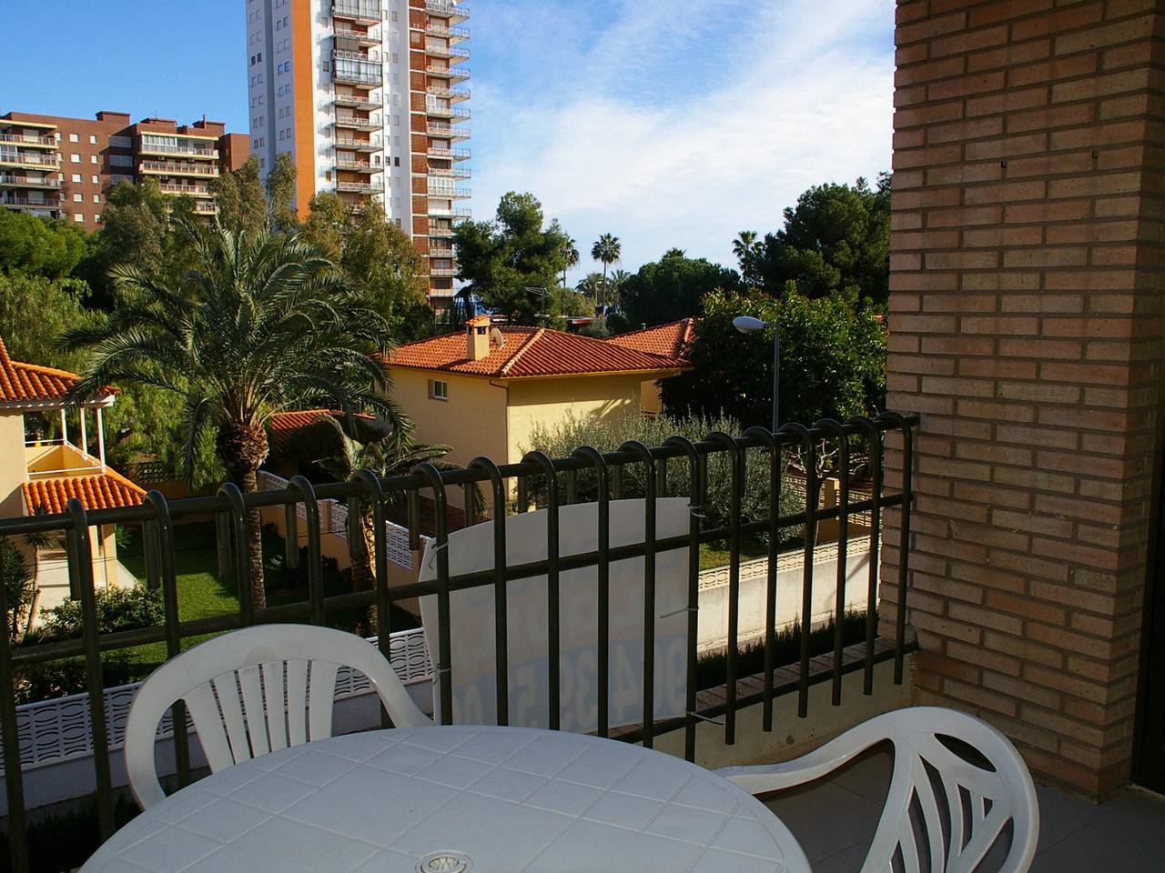 Apartamento entero, Apartamento en Benicàssim con aire acondicionado y parking, a 3 min de la playa in Benicasim, Costa del Azahar