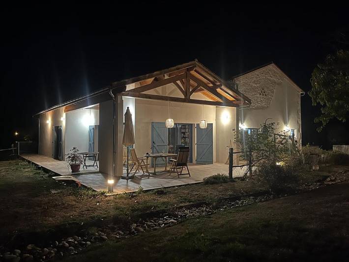 Location de vacances pour 12 personnes, avec piscine ainsi que vue et terrasse, animaux acceptés à Villeréal