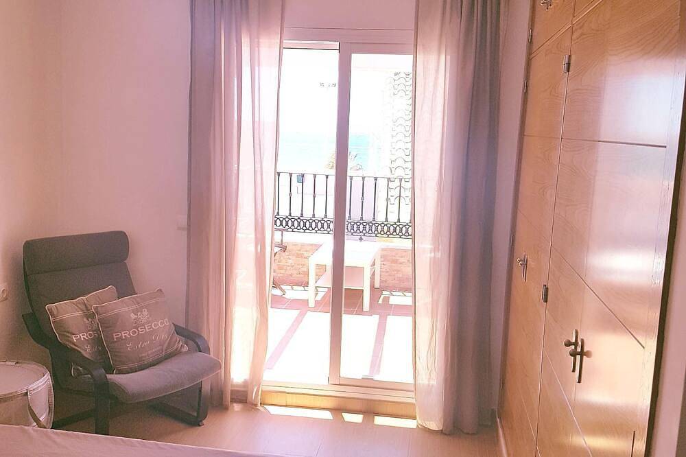 Appartement entier, Moderne & à la plage!2 Terrasses Parking Gratuit Wifi & + in Playa de Torre del Mar, Torre del Mar