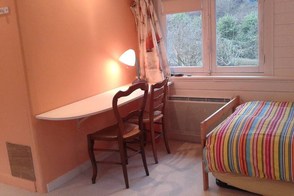 Charming bay, very close to beach - fisherman’s house sleeps 7 in Ploumilliau, Ceinture Dorée