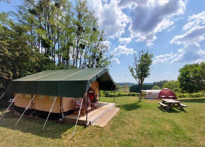 Tente pour 4 personnes, avec Jardin et Vue dans Haute-Saône