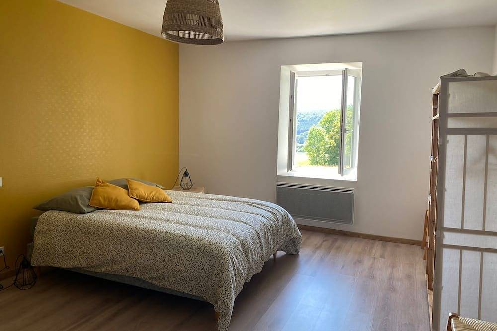 Maison de campagne 100 m2  dans village calme et agréable . in Savigna, Jura Francais