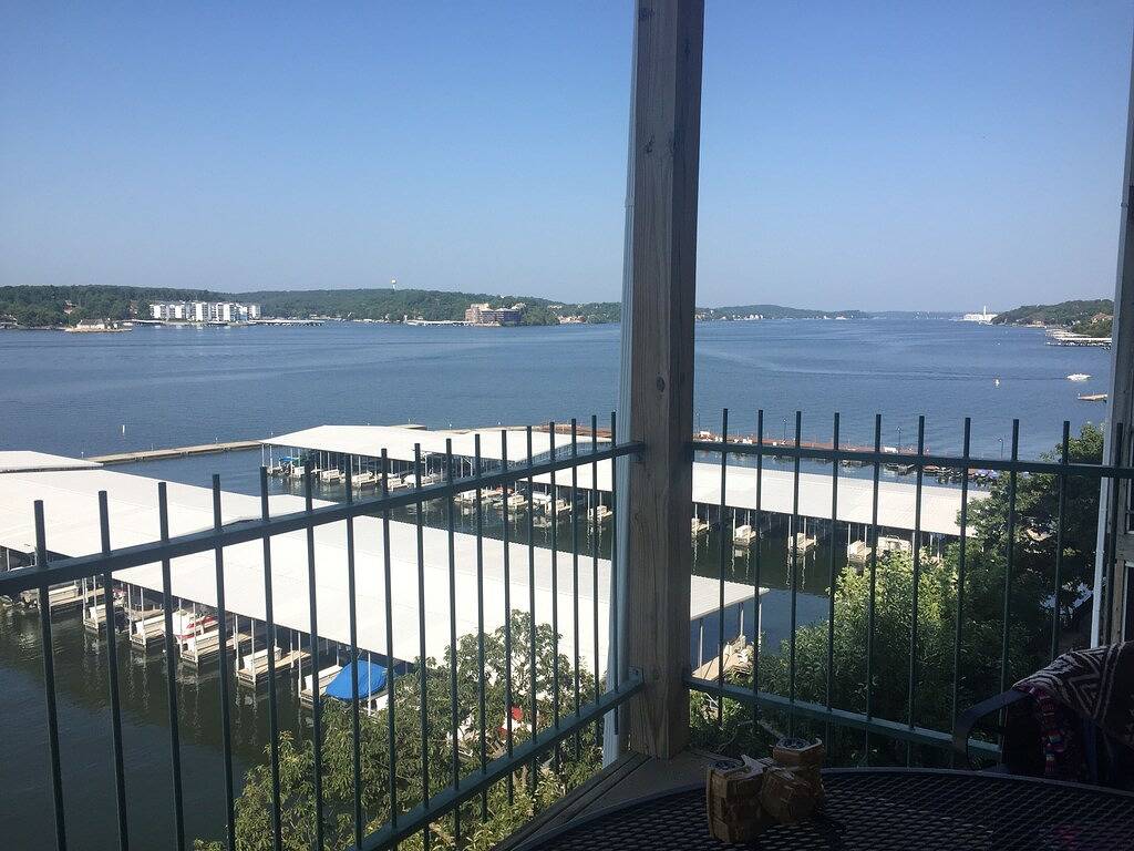 Ganze Wohnung, Atemberaubender Ausblick! Günstige Lage, wunderschön, 3Br, Lakefront Condo mit 2 Pools in Lake Ozark, Lake of the Ozarks