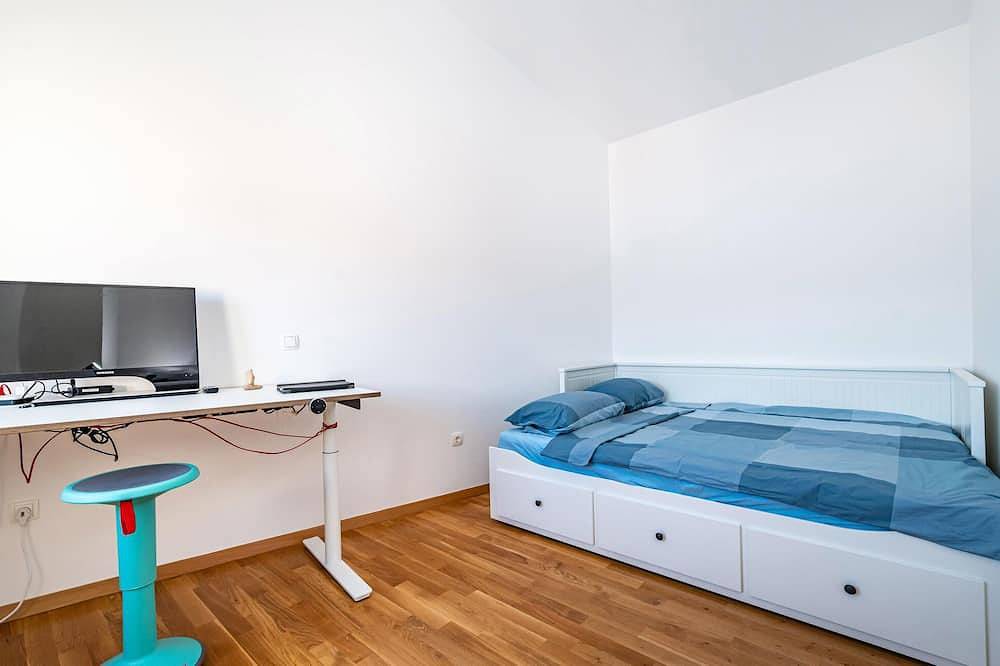Awesome home in Vinjerac in Posedarje, Zadar