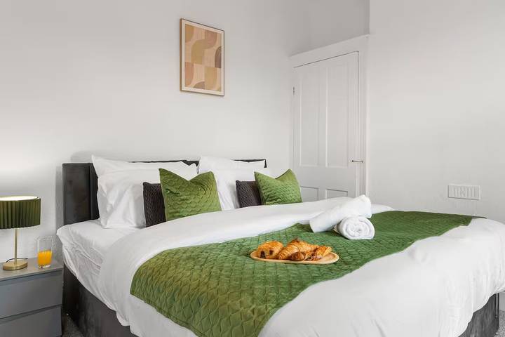 Family - Sleeps 6 - Garden - Parking in Manchester, Greater Manchester
