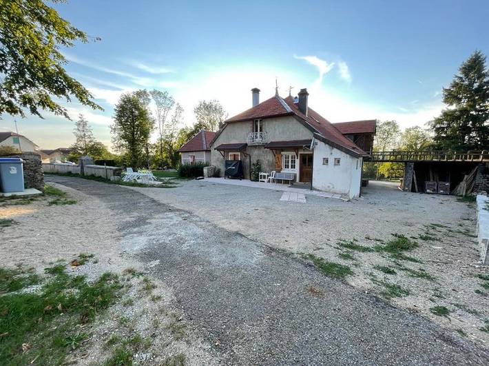Gîte pour 12 personnes, avec terrasse, animaux acceptés dans Moutoux