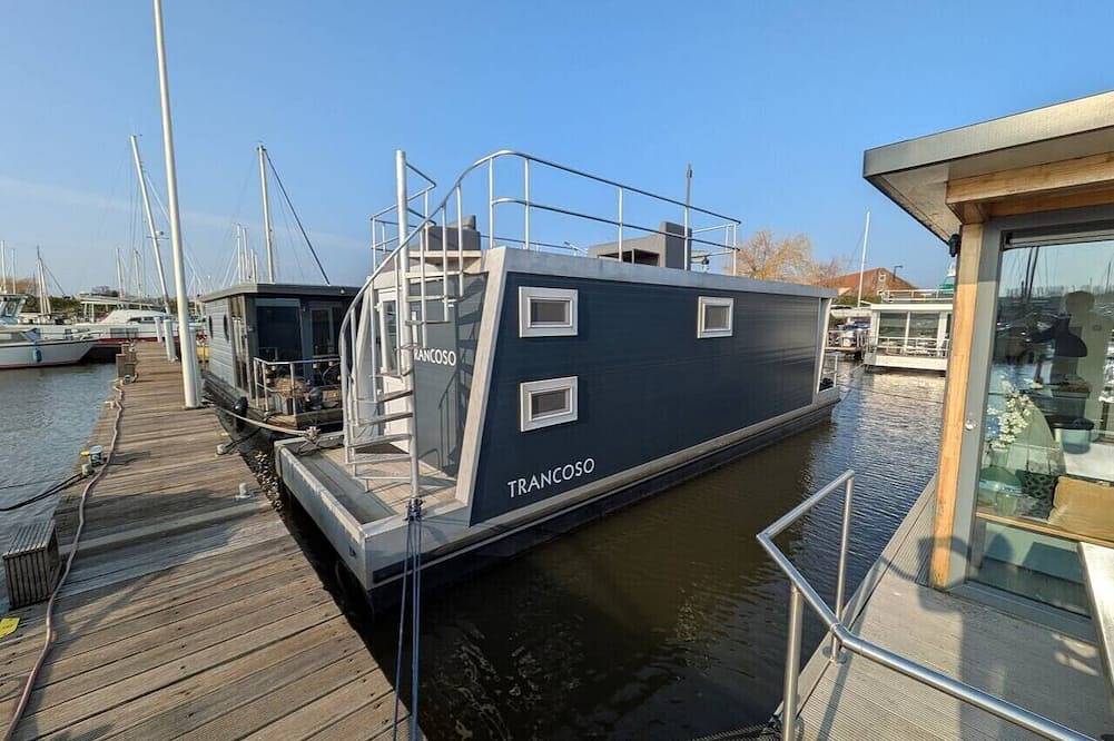 Unique Houseboat near Amsterdam (20 min) in Monnickendam, Markermeer