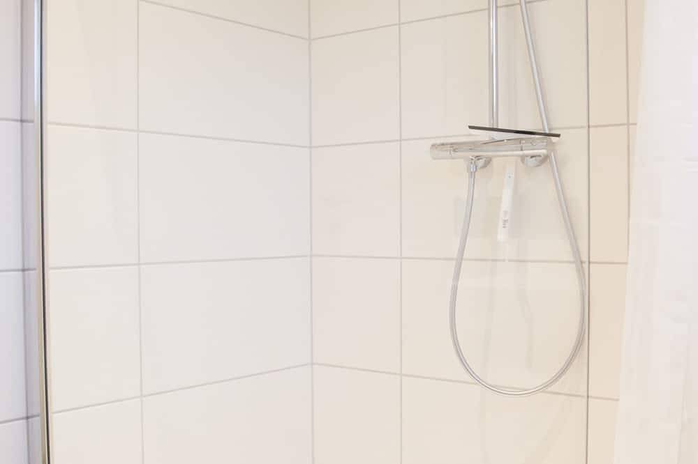 Ganze Wohnung, Neu: Moderne Ferienwohnung mit Seeblick & Garten [Nr.1] in Storkower See, Storkow