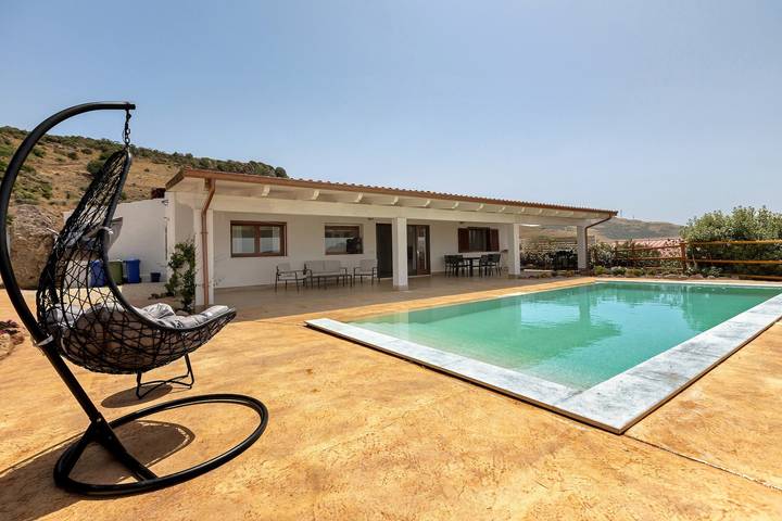 Cottage for 6 people, with Balcony and Garden in Italy
