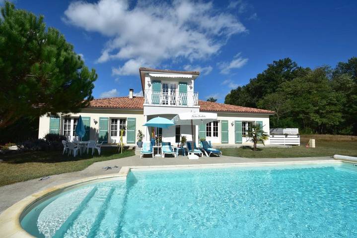 Chambre d’hôte pour 2 personnes, avec Balcon et Terrasse ainsi que Jardin et Piscine