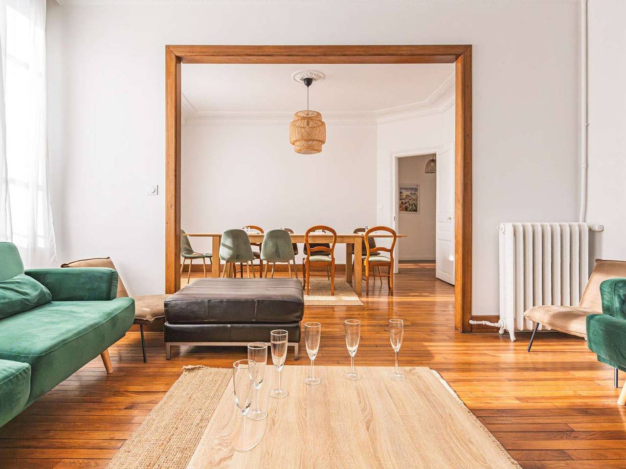 Spacious Renovated House Near St-Rémi Basilica, 11 Pers, Terrace in Reims, Marne