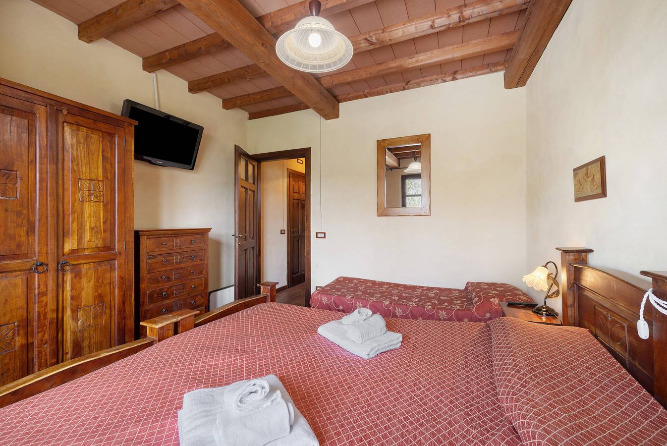 Room 'Del Falegname' with Mountain View, Shared Pool and Wi-Fi in Sommariva Perno, Langhe