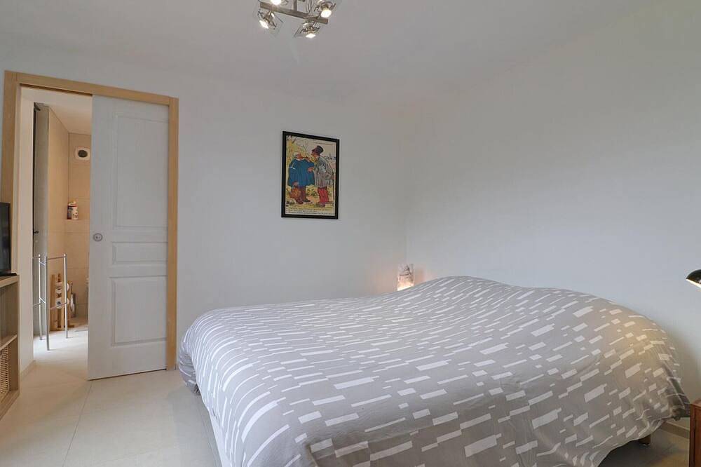 Entire apartment, Luxury Retreat with Indoor Pool, Sauna, and Sports Facilities in Scenic French Countryside in L'Aigle, Orne