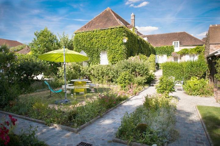 Chambre d’hôte pour 2 personnes, avec sauna et terrasse ainsi que piscine et jardin