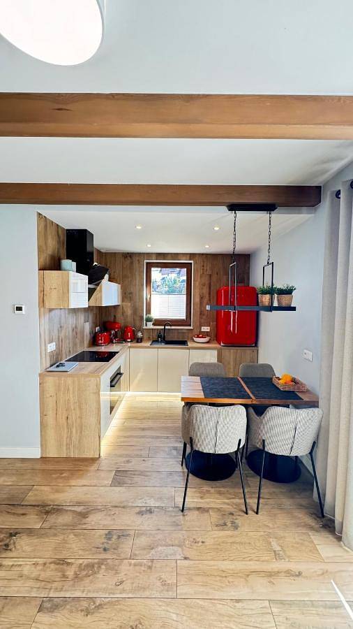 Apartament wakacyjny dla 4 osób, z basen i ogród oraz widok i sauna w Jaworki