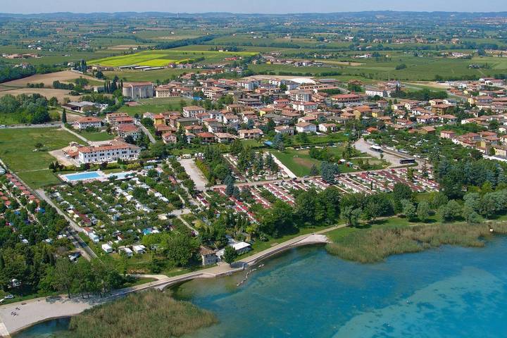 Camping pour 4 personnes, avec piscine ainsi que bassin pour enfant et terrasse à Peschiera del Garda - 3