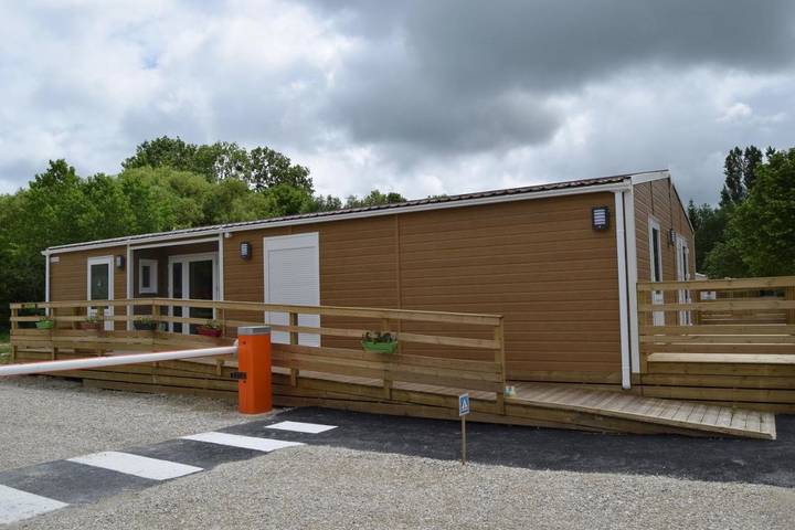 Camping pour 4 personnes, avec jardin et vue dans l' Aube - 2