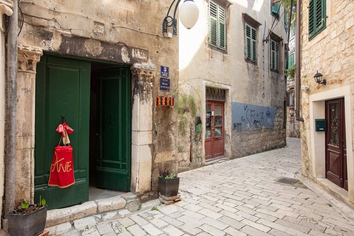 Ferienwohnung für 4 Personen, mit Balkon/Terrasse in Grad Šibenik