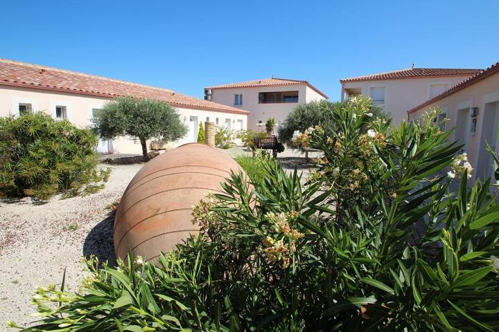 Hôtel pour 5 personnes, avec Balcon et Terrasse ainsi que Jardin et Piscine à Saint-Martin-de-Crau - 3