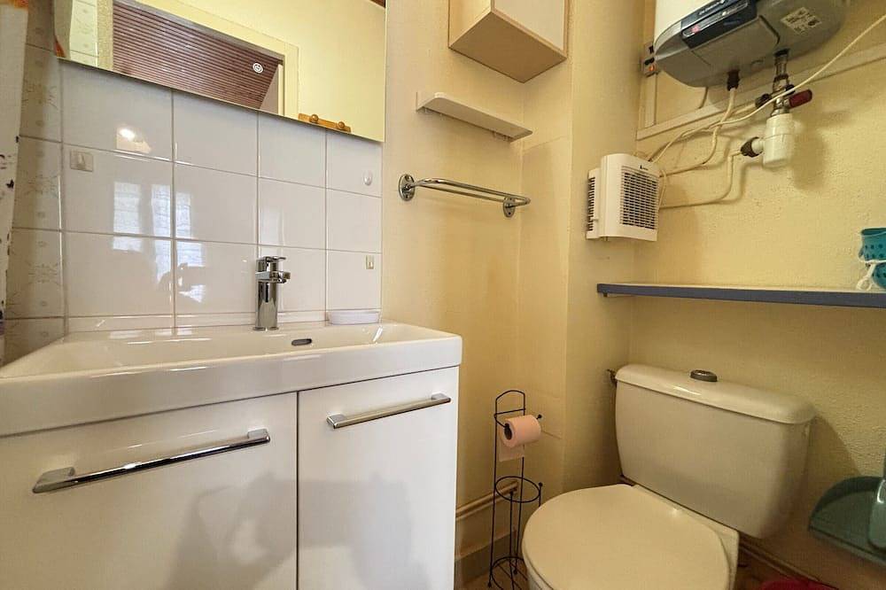 Entire apartment, Convenient studio near the beach in Les Sables-d'Olonne, Vendée