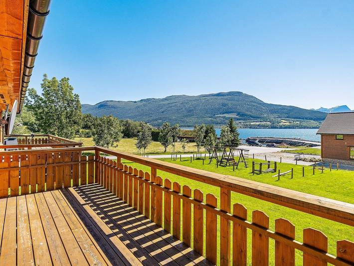 Ferienwohnung für 5 Personen, mit Terrasse und Pool in Nesset