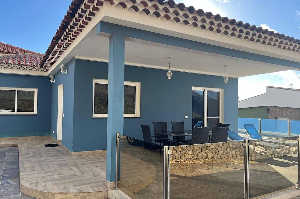 Casa vacacional 'Casa Mar Azul' con vistas al mar, terraza privada y Wi-Fi in Frontera pueblo (El Hierro), Frontera 