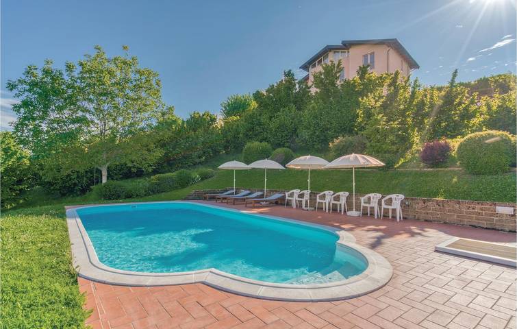 Appartamento con piscina e giardino vicino a Lequio Tanaro in Lequio Tanaro, Langhe