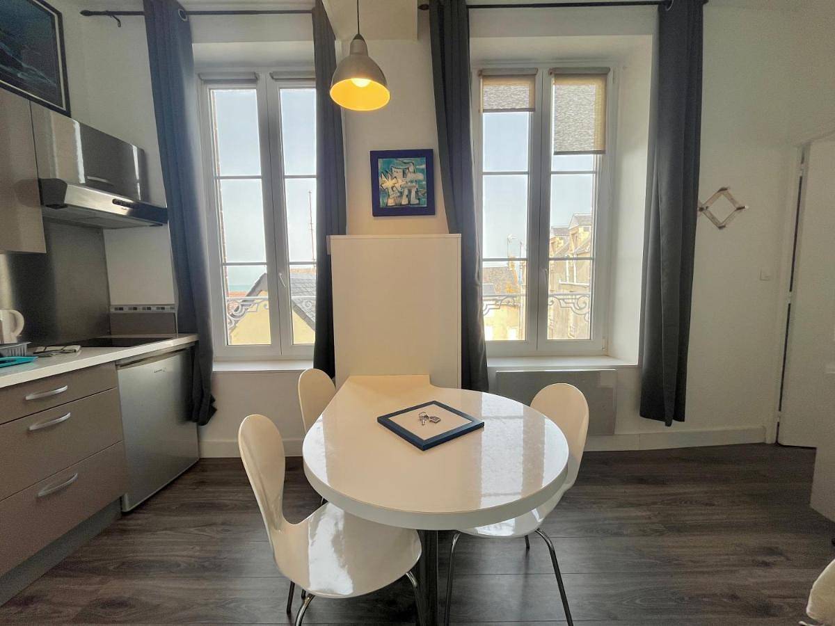 Appartement entier, One-Bedroom Apartment in Arromanches-les-Bains, Région de Bayeux