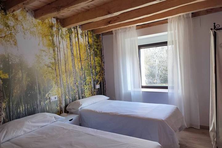 Cottage next to a river in a quiet village, ideal for families. in Prádena, Segovia Provinz