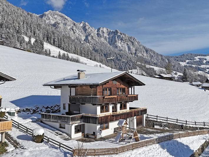 Chalet für 16 Personen, mit Balkon und Terrasse sowie Sauna in Alpbach