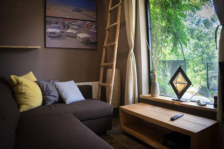 Ganze Wohnung, Minimales Apartment, in Stil eines Tynihauses,  eingebettet im Pinienwald. in Torrelles de Llobregat, Baix Llobregat