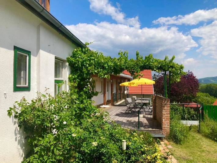 Ferienwohnung für 2 Personen, mit Terrasse und Garten sowie Ausblick in Klosterneuburg