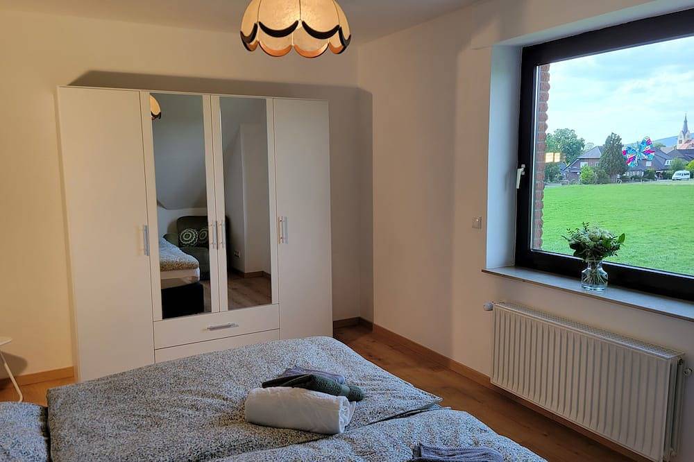 Entire apartment, Vacation apartment/apartment for 6 guests with 110m² in Hilter am Teutoburger Wald in Hilter, Osnabrueck Land