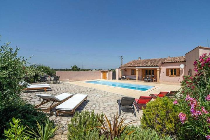 Location de vacances pour 8 personnes, avec terrasse ainsi que piscine et jardin à Castelnau-d'Aude - 3