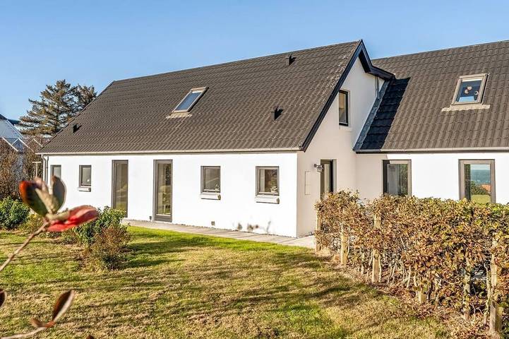 Ferienhaus für 10 Personen, mit Sauna und Whirlpool sowie Terrasse, mit Haustier