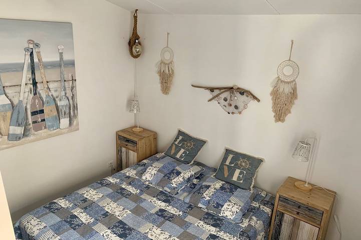 Entire apartment, Front de mer Apt 4/6 Pers Pieds Dans L'eau Climatisé in Cap d'Agde, Agde